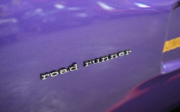 Plymouth-Roadrunner-1970-In-Violet-White-49