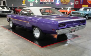 Plymouth-Roadrunner-1970-In-Violet-White-6