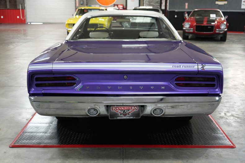 Plymouth-Roadrunner-1970-In-Violet-White-7
