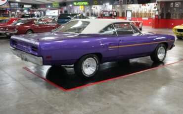 Plymouth-Roadrunner-1970-In-Violet-White-8