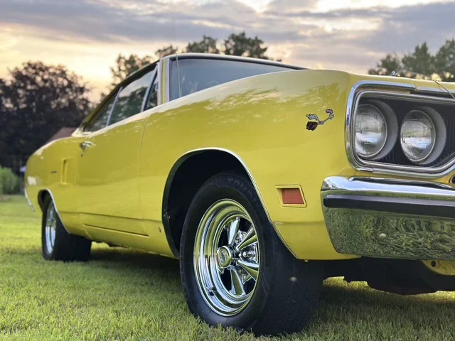 Plymouth-Roadrunner-1970-Yellow-Black-1