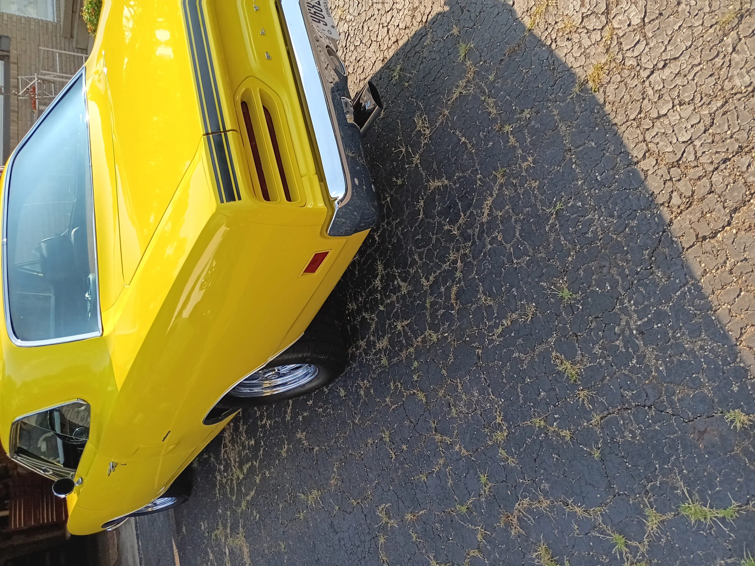 Plymouth-Roadrunner-1970-Yellow-Black-19