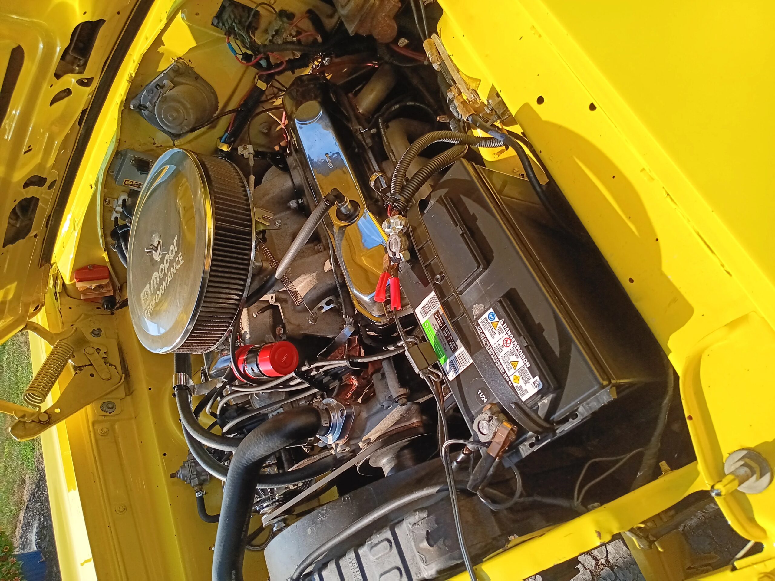 Plymouth-Roadrunner-1970-Yellow-Black-20