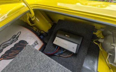 Plymouth-Roadrunner-1970-Yellow-Black-23