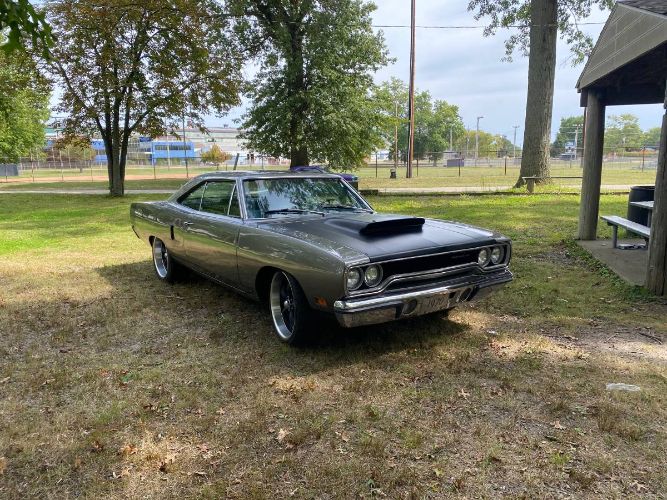 Plymouth-Satellite-1970-Gray-1