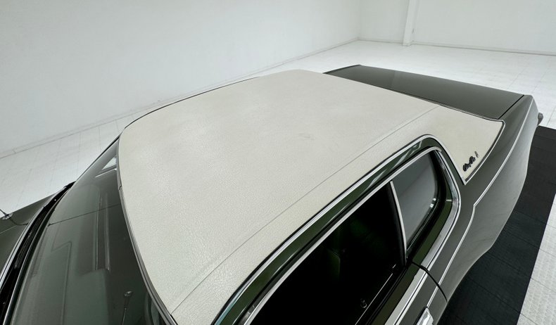 Plymouth-Satellite-1973-Forest-Green-Metalli-Green-12
