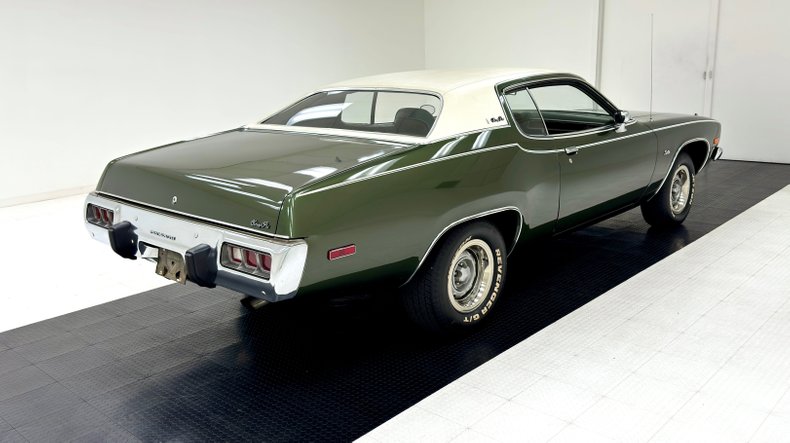 Plymouth-Satellite-1973-Forest-Green-Metalli-Green-3