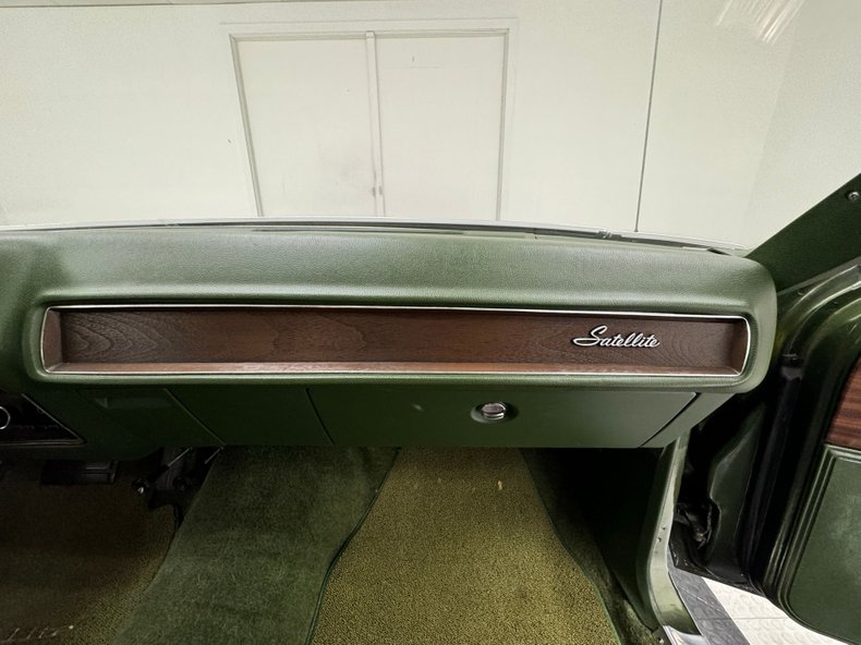 Plymouth-Satellite-1973-Forest-Green-Metalli-Green-40