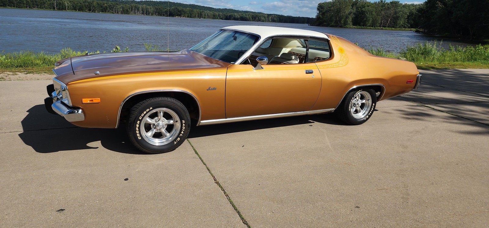 Plymouth-Satellite-1974-2-dr-1