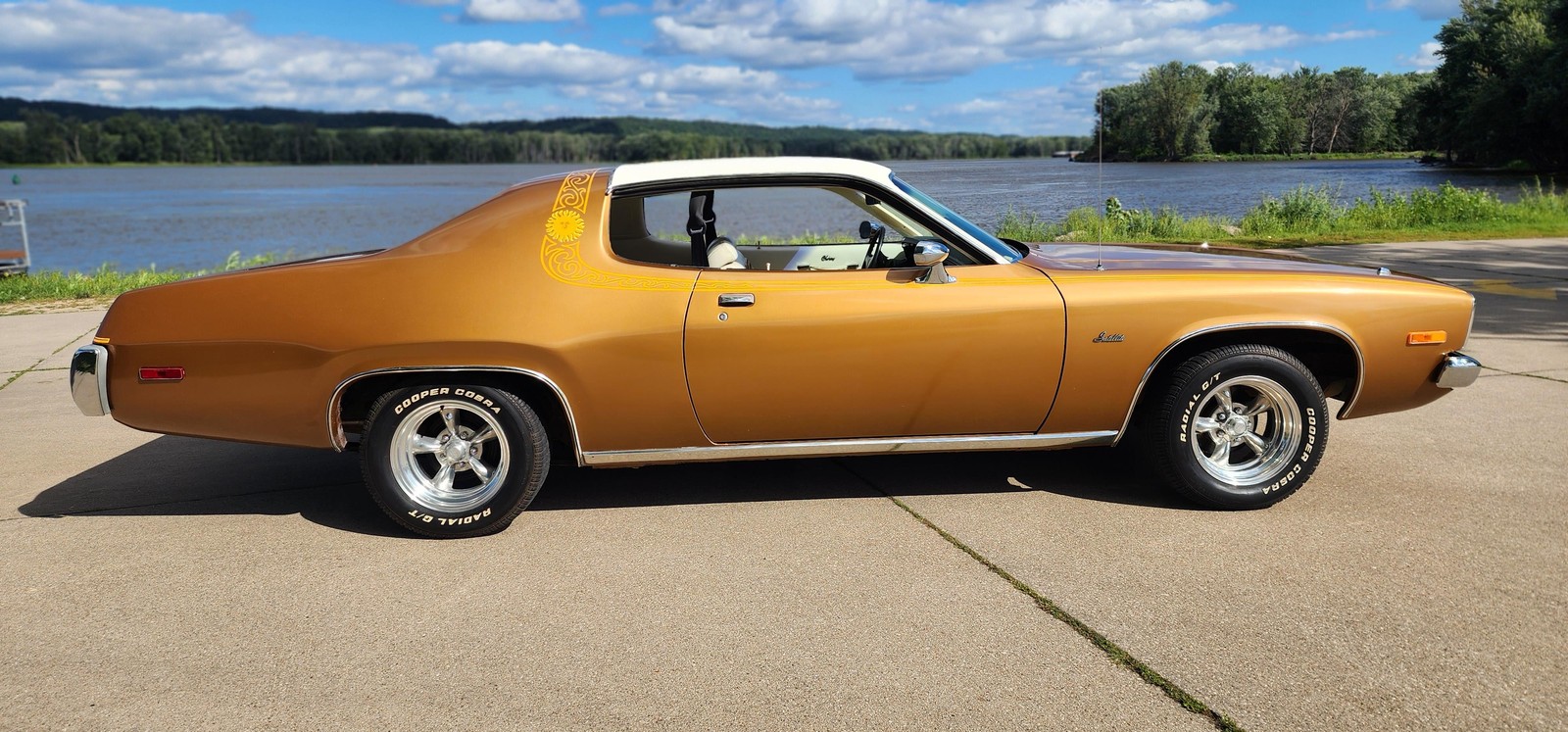 Plymouth-Satellite-1974-2-dr-14