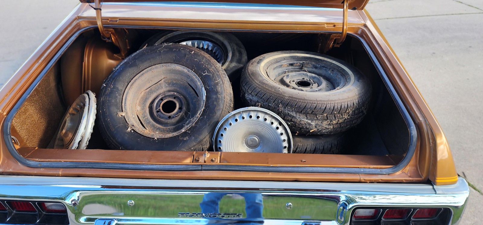 Plymouth-Satellite-1974-2-dr-17