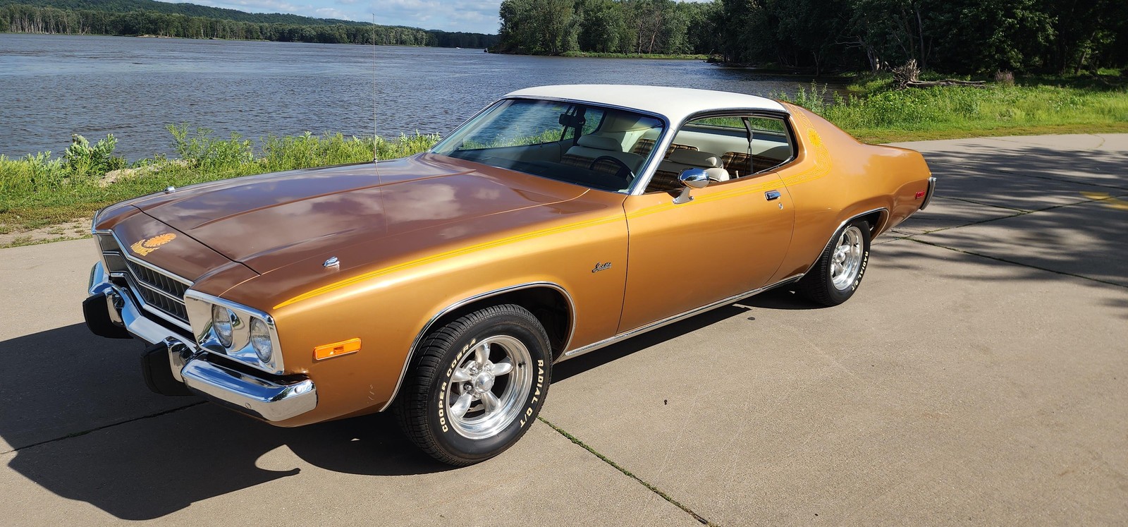 Plymouth-Satellite-1974-2-dr-2