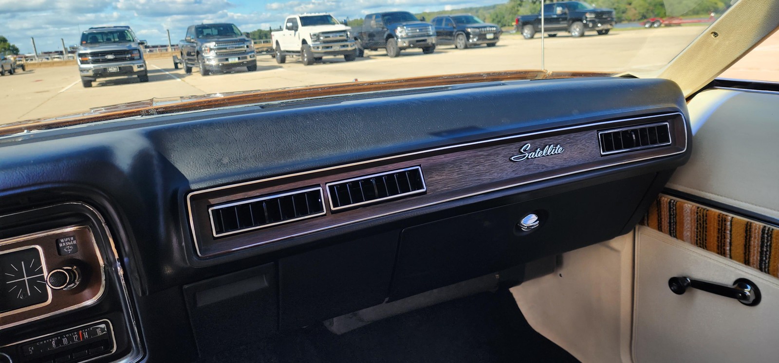 Plymouth-Satellite-1974-2-dr-33