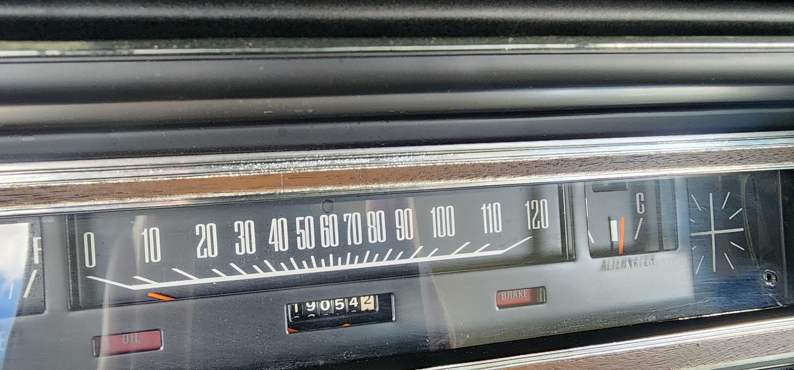 Plymouth-Satellite-1974-2-dr-35