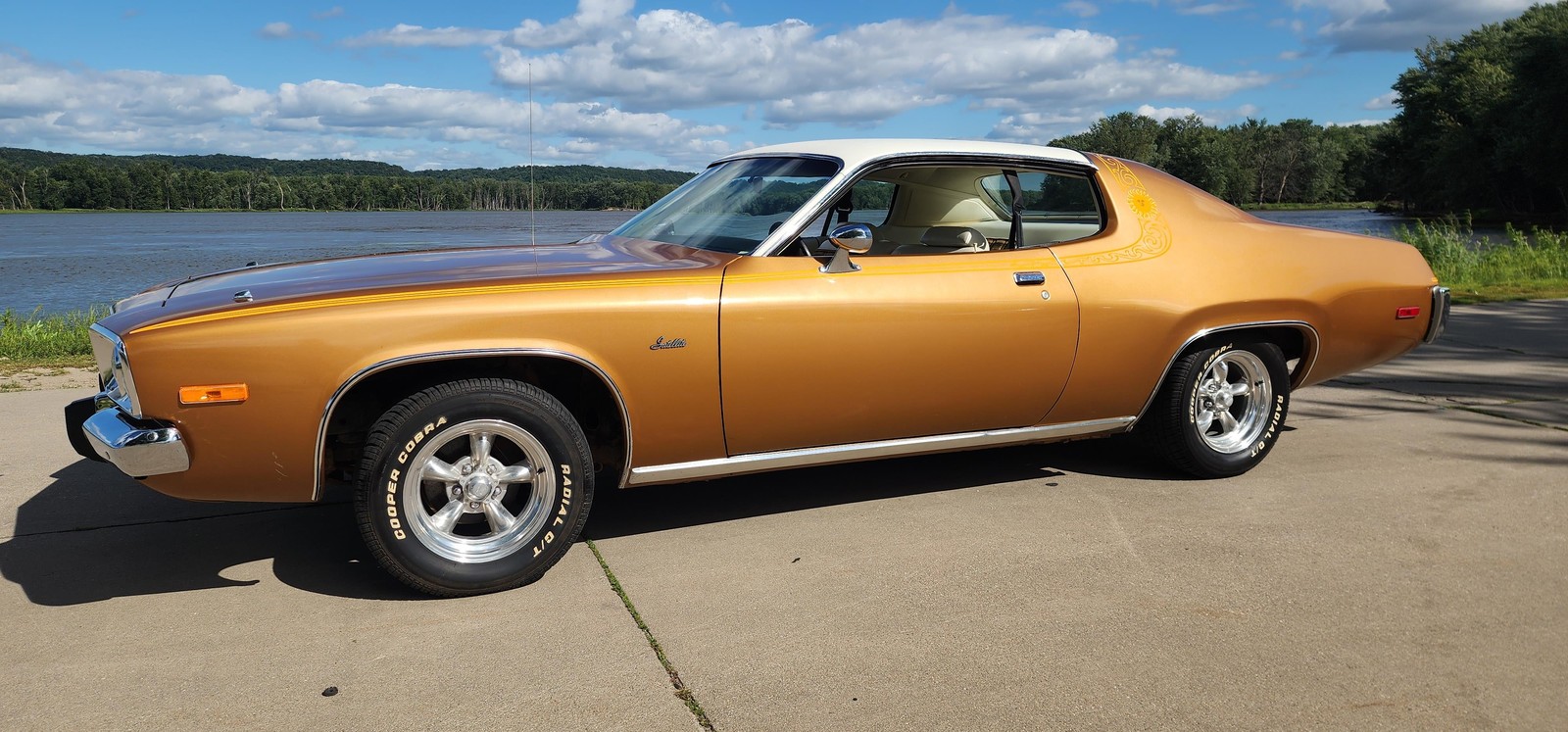 Plymouth-Satellite-1974-2-dr-7