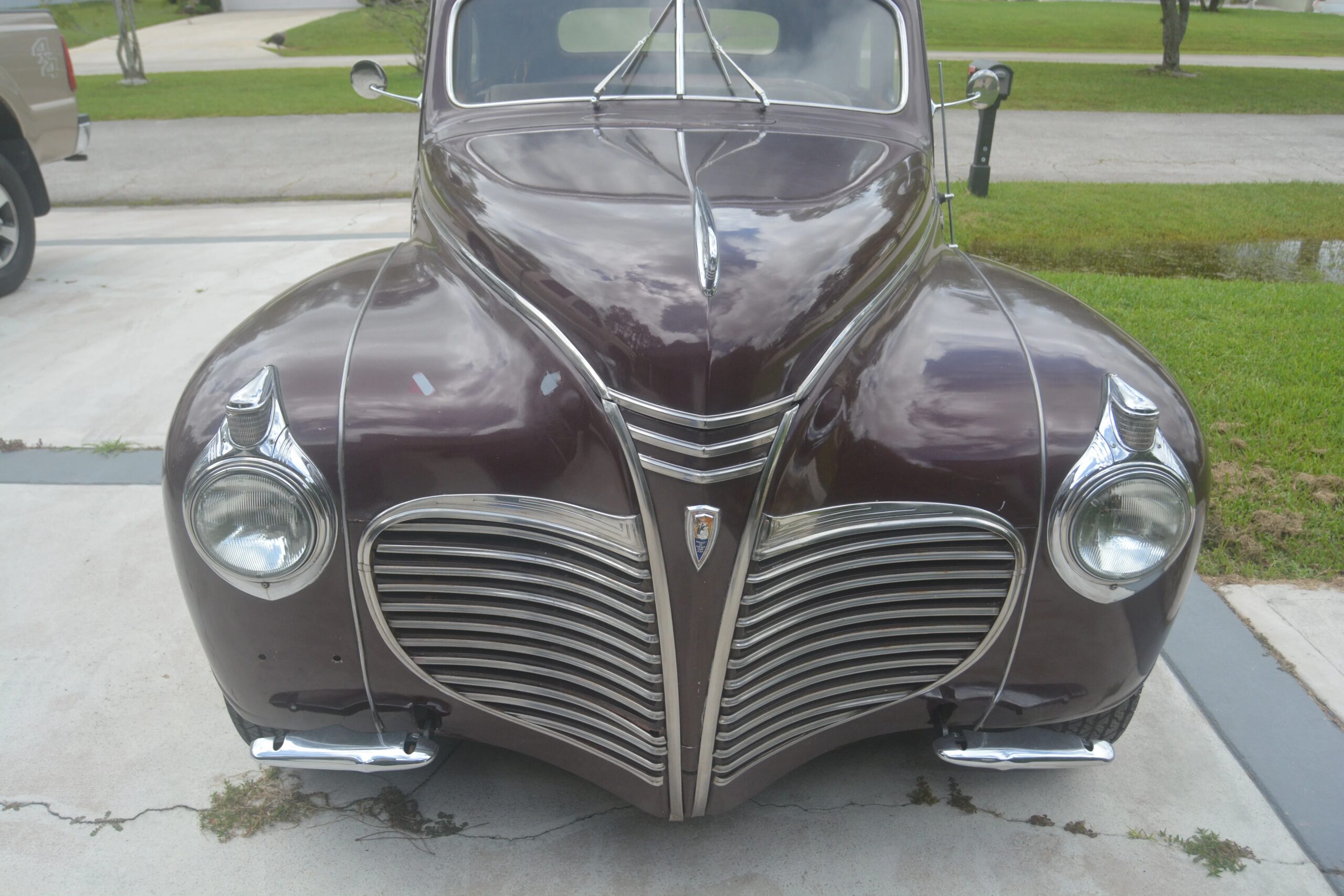 Plymouth-Special-deluxe-1941-Burgundy-Tan-1
