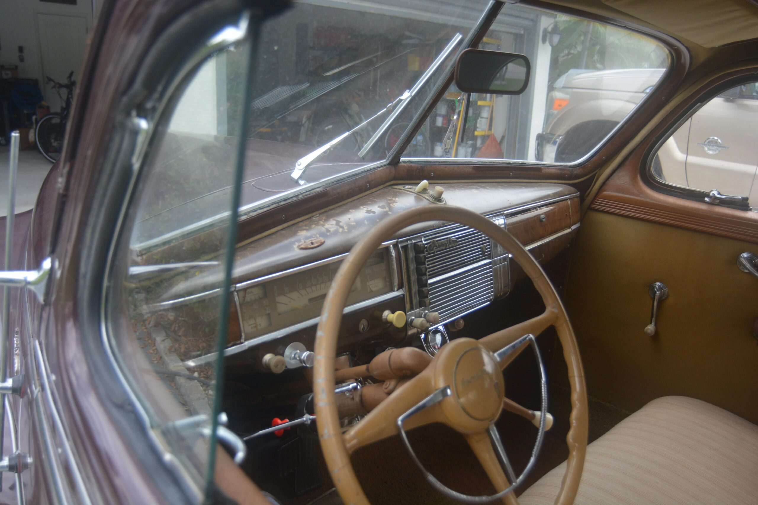 Plymouth-Special-deluxe-1941-Burgundy-Tan-15