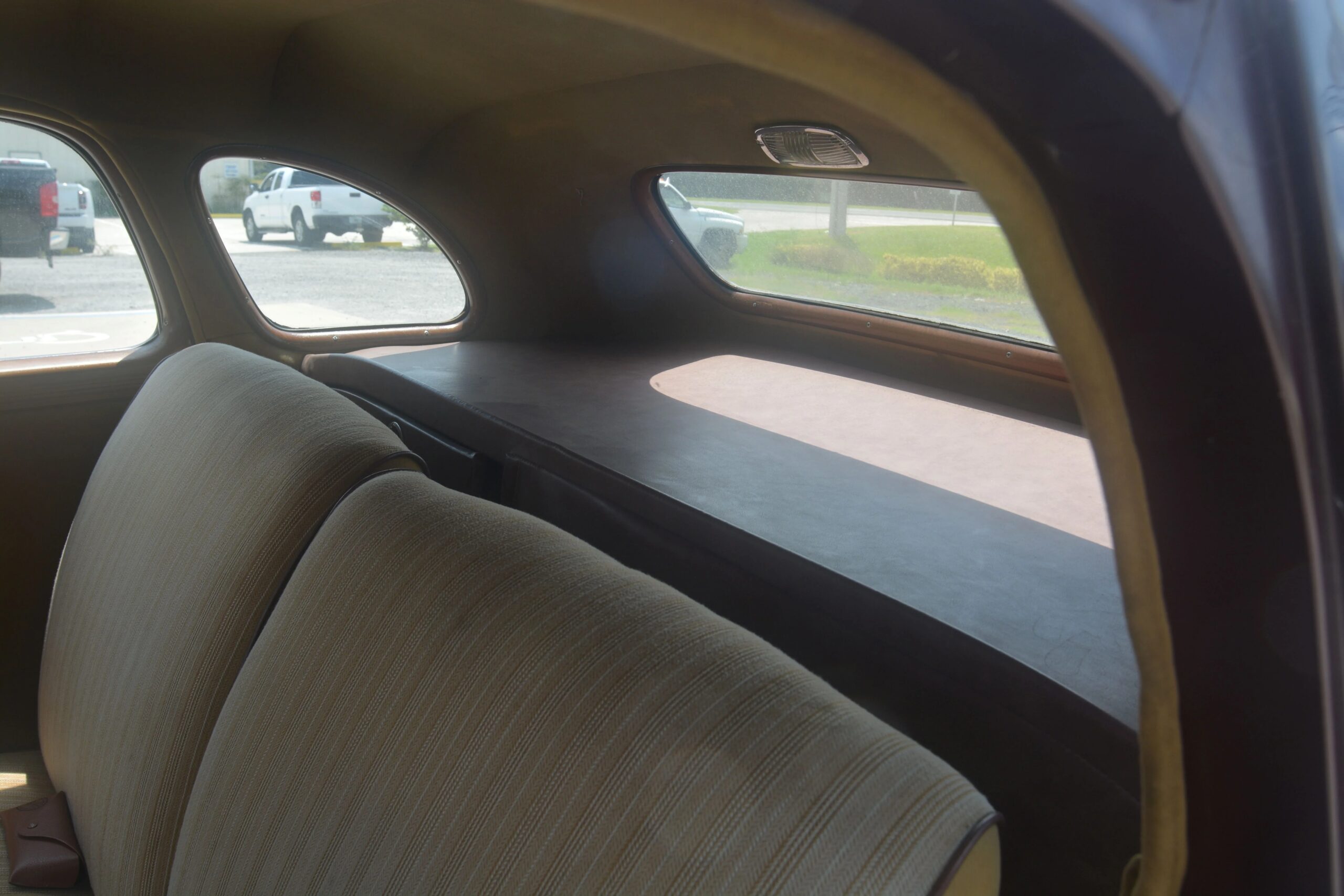 Plymouth-Special-deluxe-1941-Burgundy-Tan-18