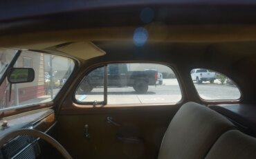 Plymouth-Special-deluxe-1941-Burgundy-Tan-2