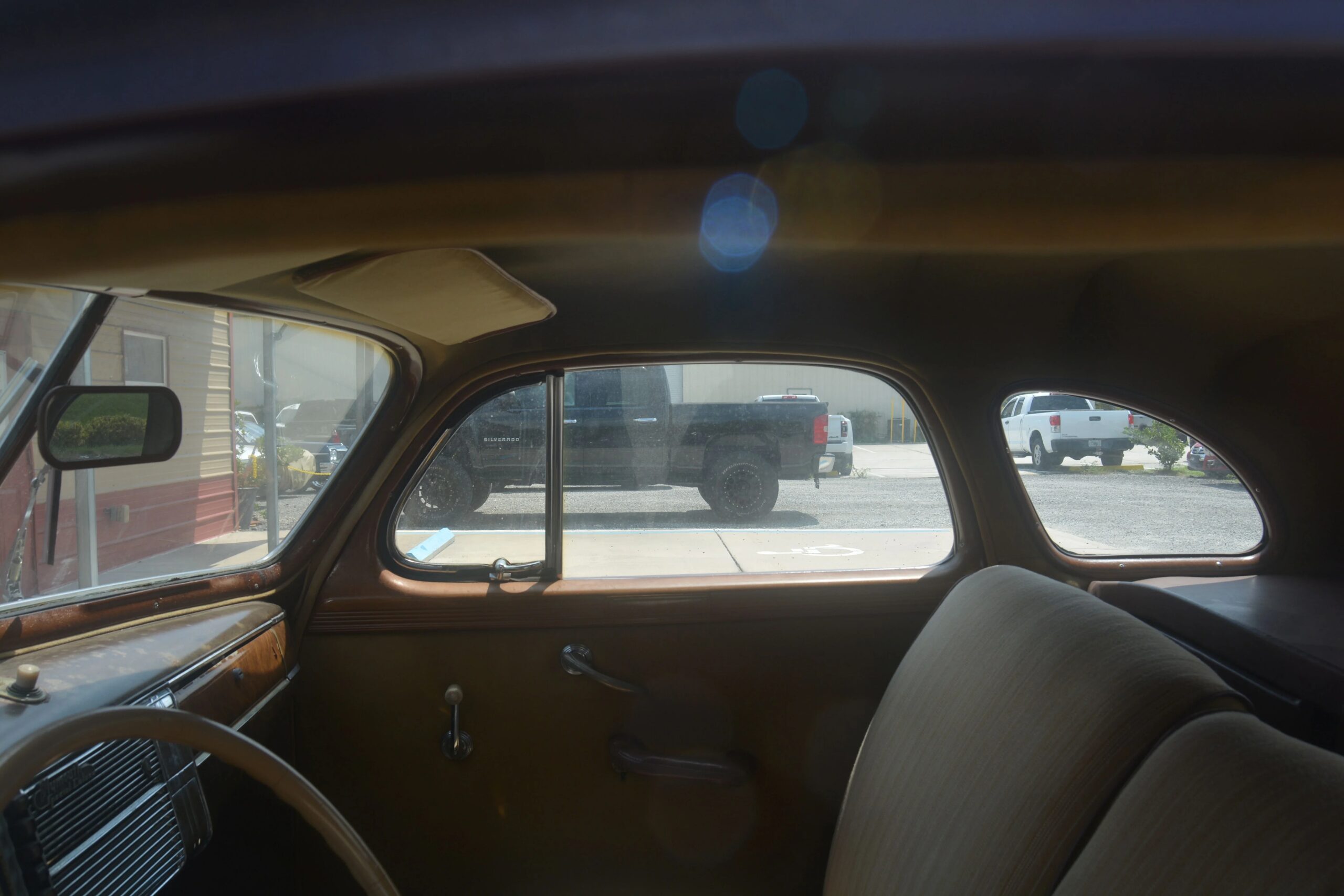 Plymouth-Special-deluxe-1941-Burgundy-Tan-2