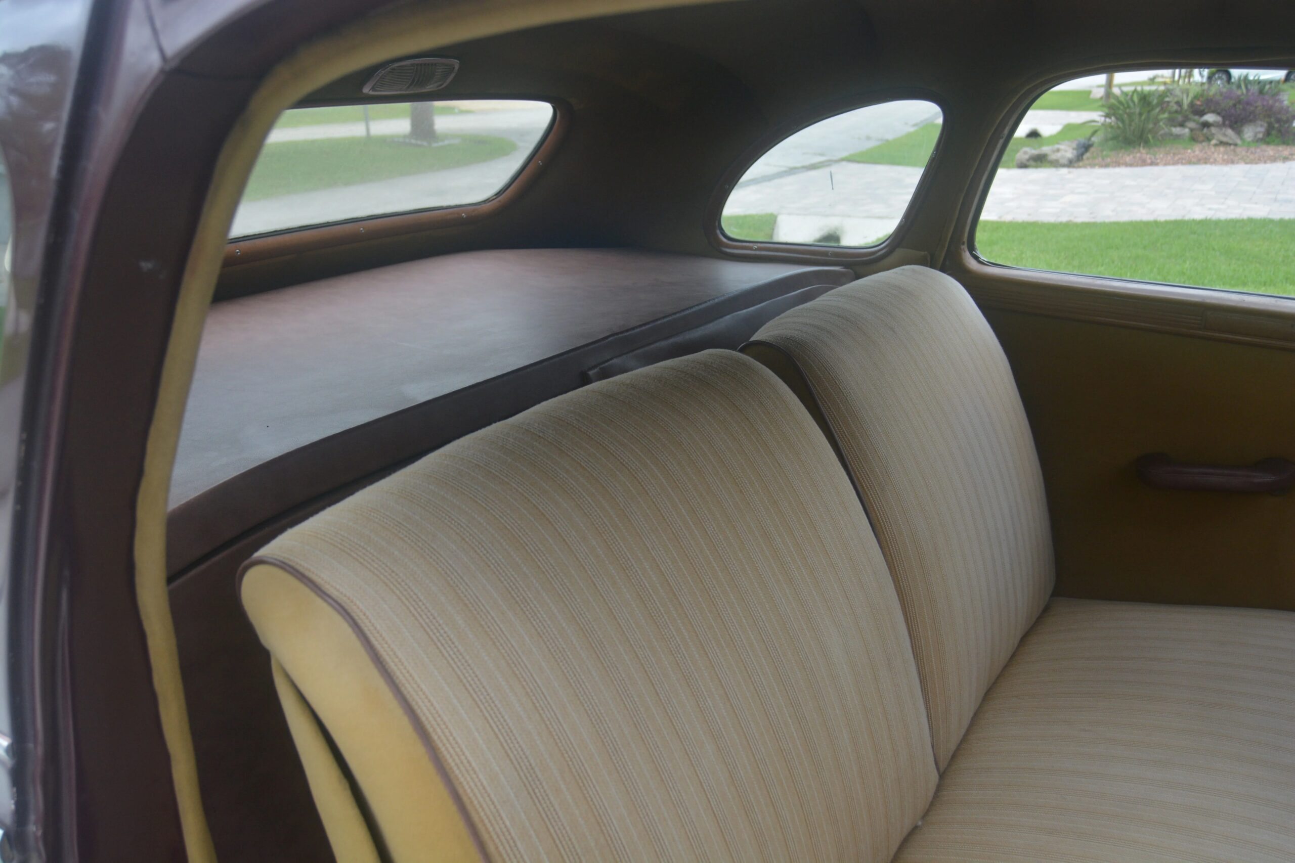 Plymouth-Special-deluxe-1941-Burgundy-Tan-3