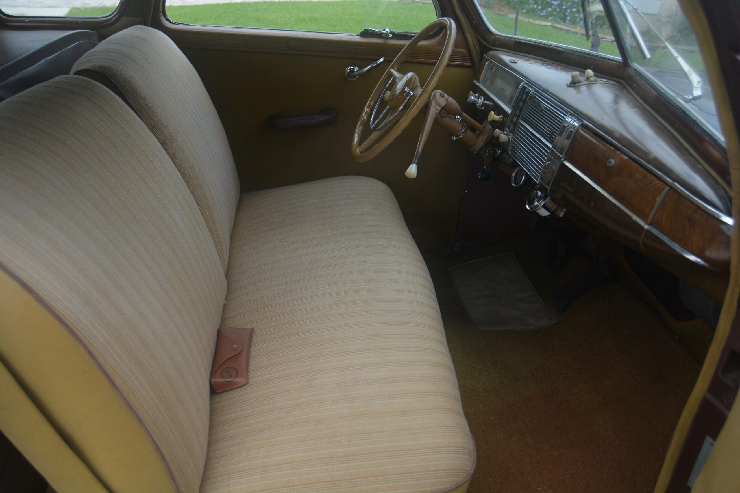 Plymouth-Special-deluxe-1941-Burgundy-Tan-4