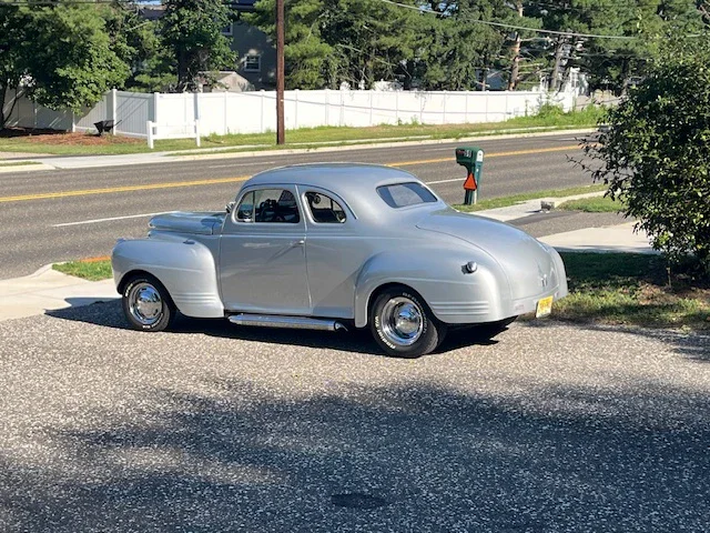 Plymouth-Special-deluxe-1941-Silver-Gray-2