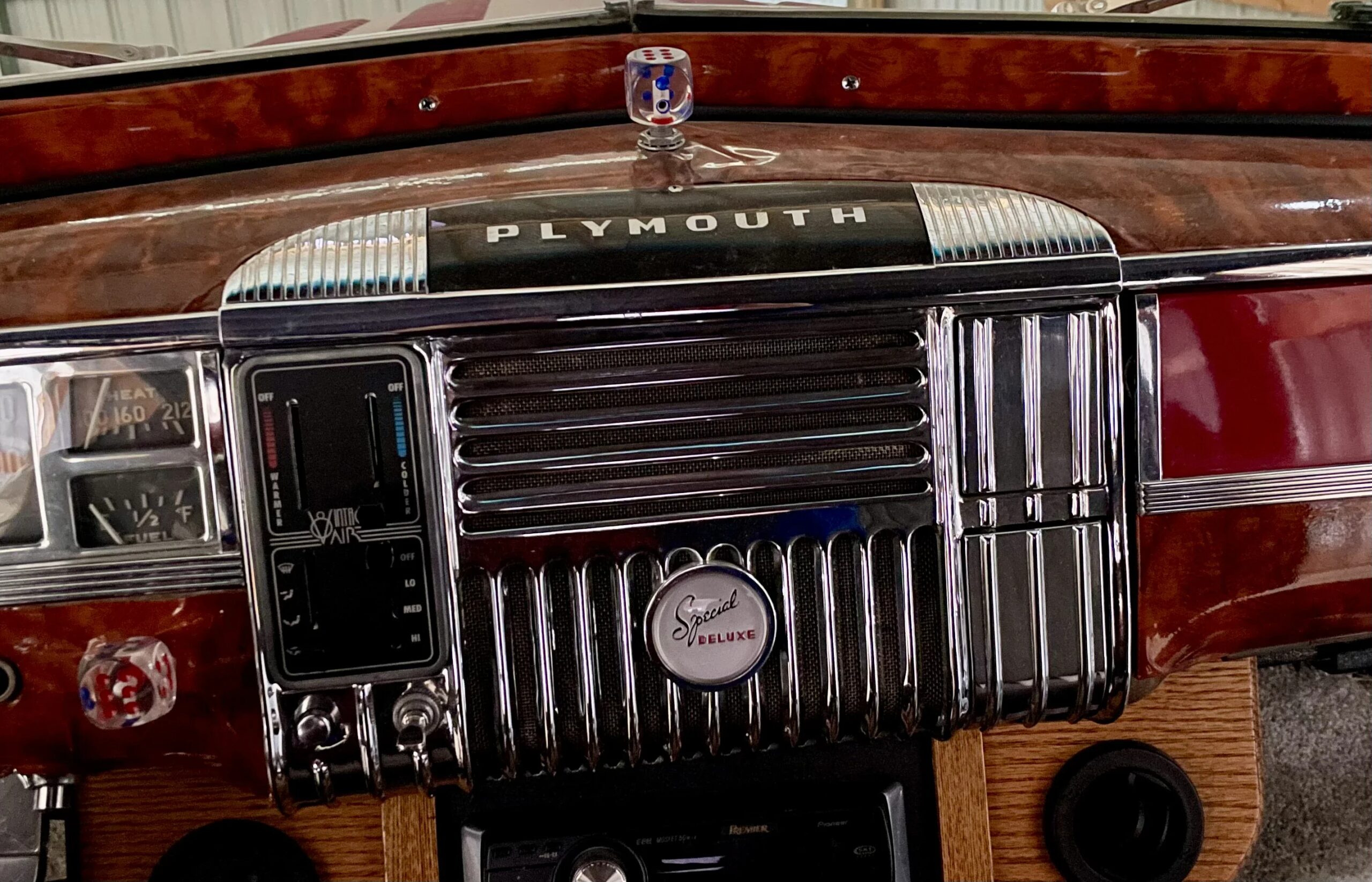 Plymouth-Special-deluxe-1948-Red-Beige-5