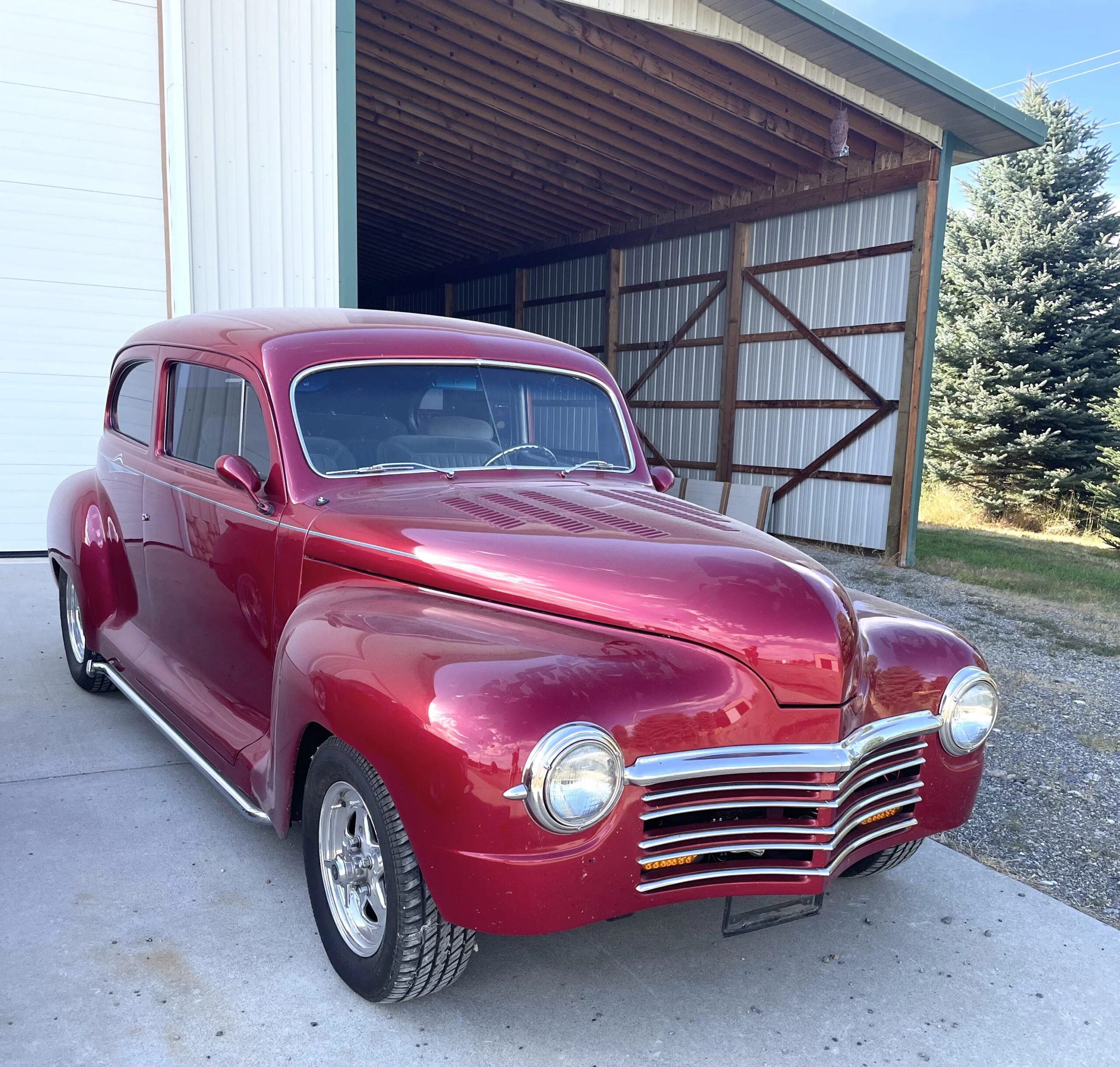 Plymouth-Special-deluxe-1948-Red-Beige