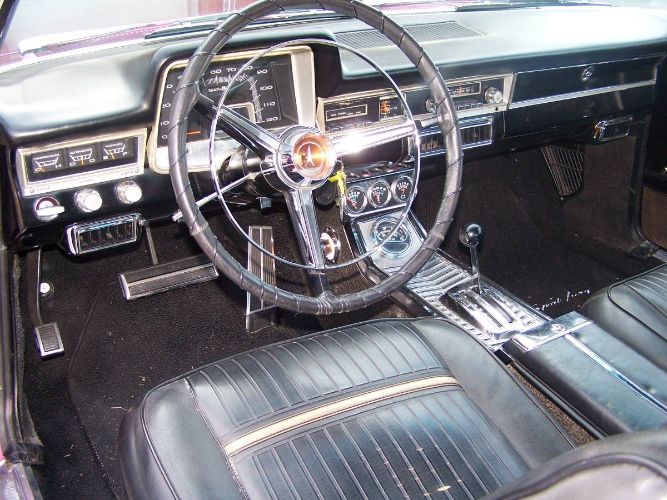 Plymouth-Sport-fury-1965-Purple-17