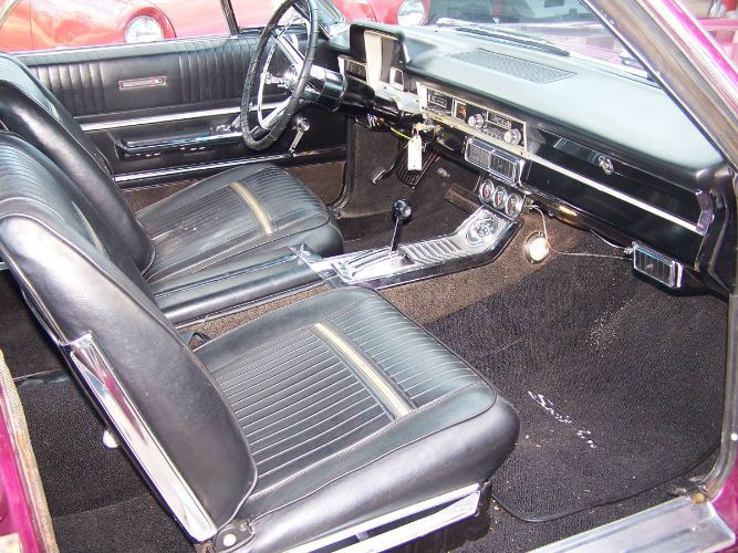 Plymouth-Sport-fury-1965-Purple-4