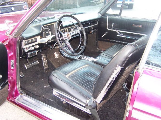 Plymouth-Sport-fury-1965-Purple-5