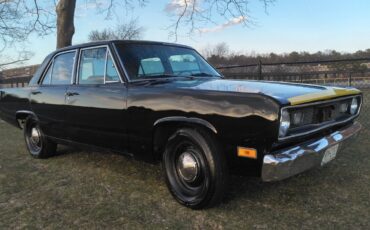 Plymouth-Valiant-1971-Sedan-10