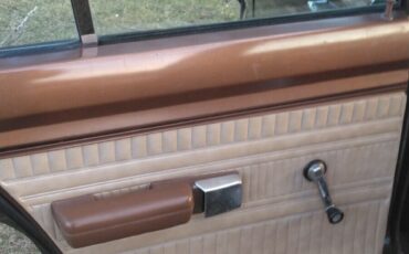 Plymouth-Valiant-1971-Sedan-12