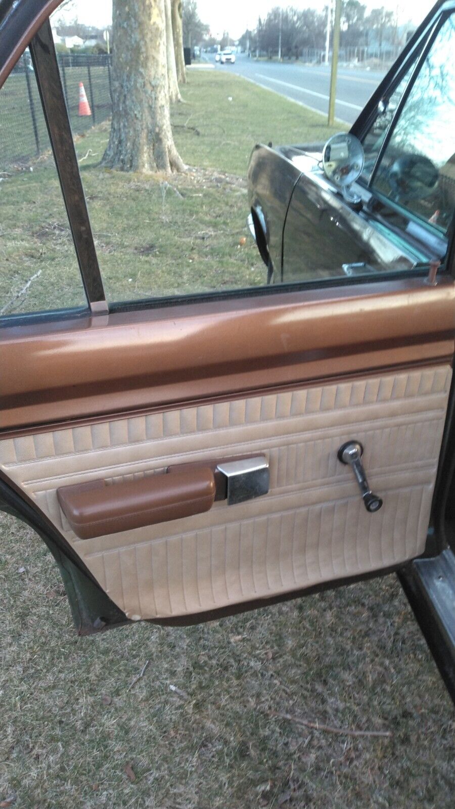 Plymouth-Valiant-1971-Sedan-12