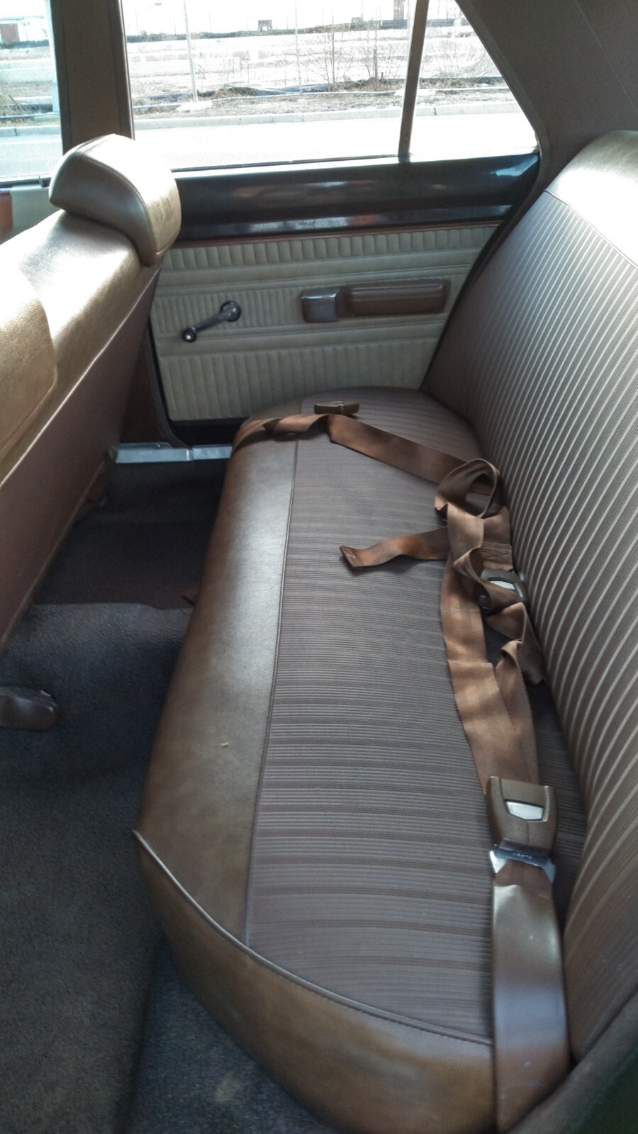Plymouth-Valiant-1971-Sedan-13