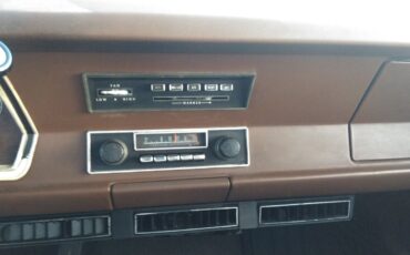 Plymouth-Valiant-1971-Sedan-26