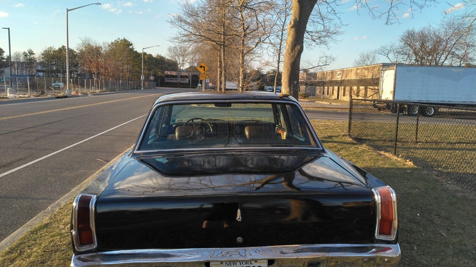 Plymouth-Valiant-1971-Sedan-3