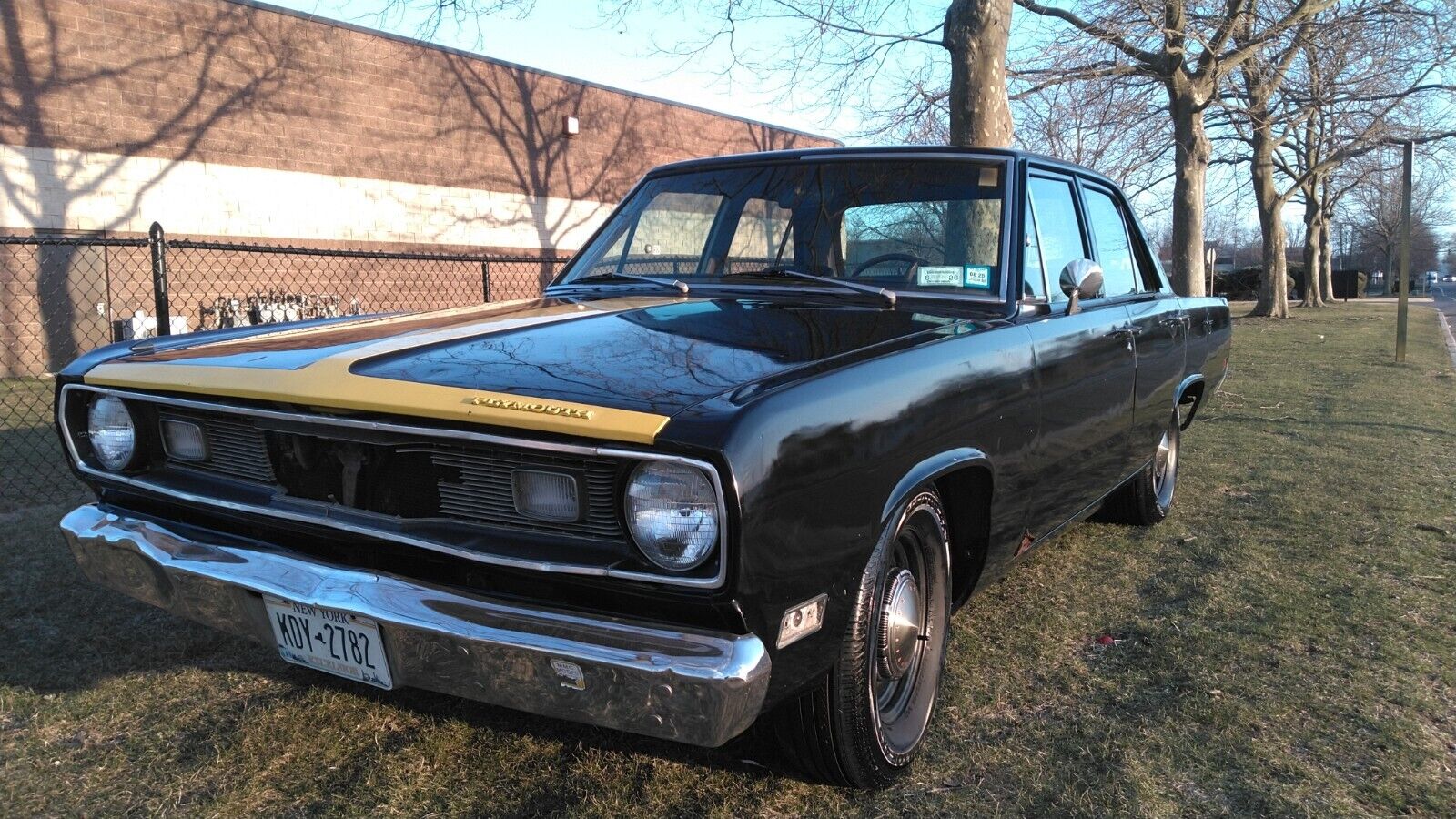 Plymouth-Valiant-1971-Sedan-5