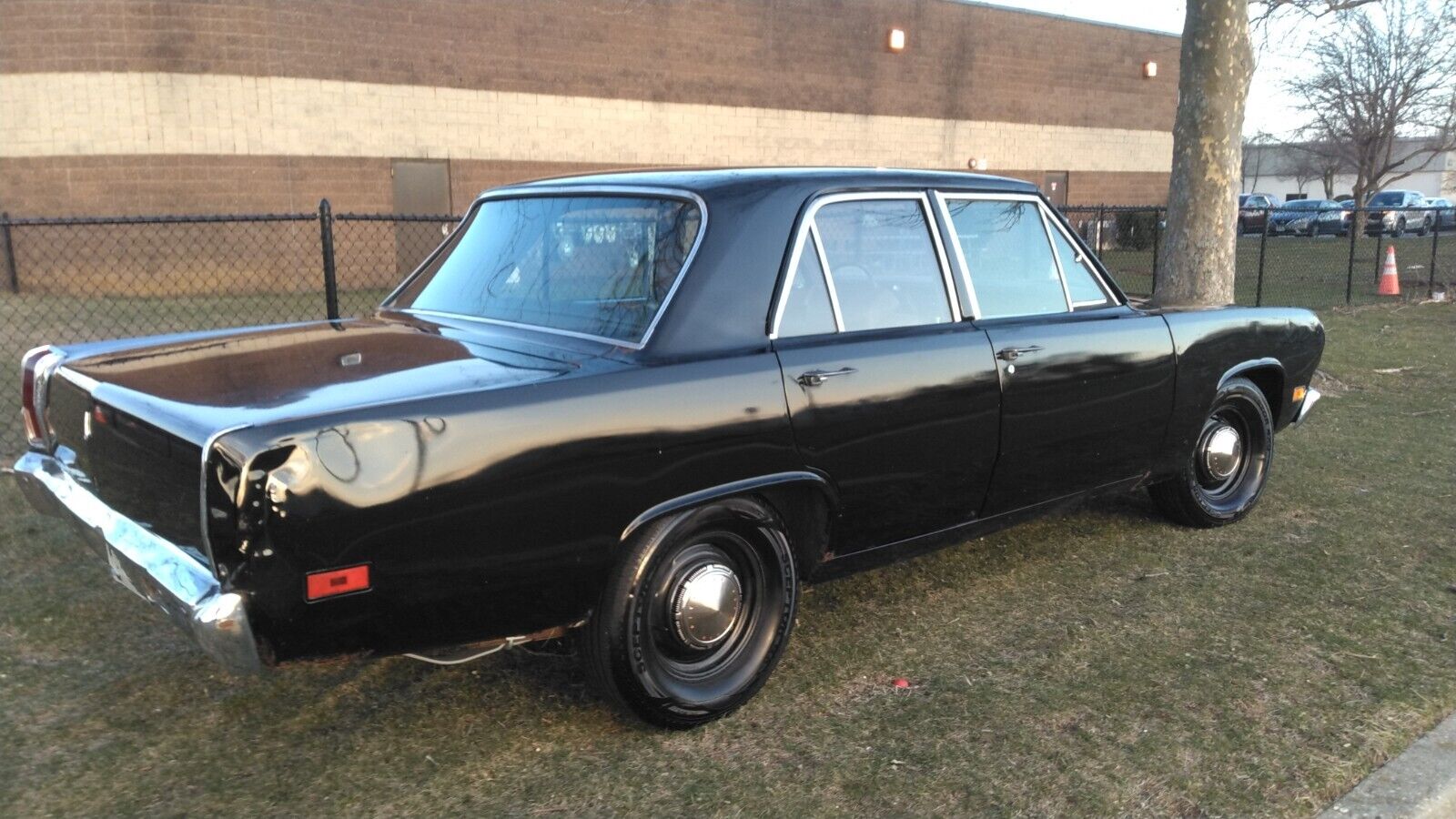 Plymouth-Valiant-1971-Sedan-8