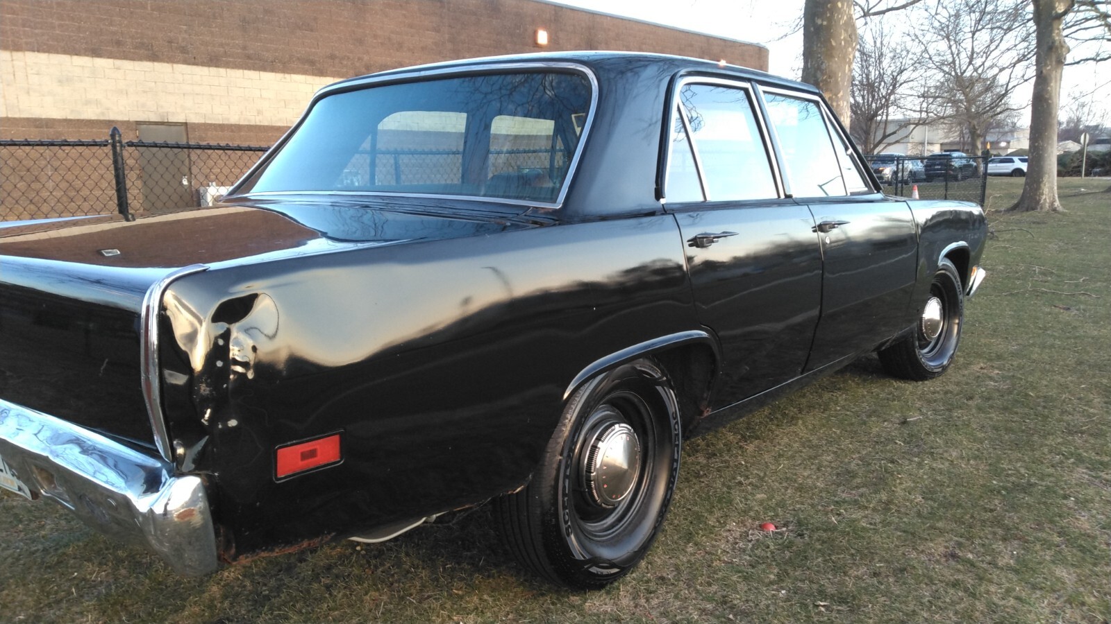 Plymouth-Valiant-1971-Sedan-9
