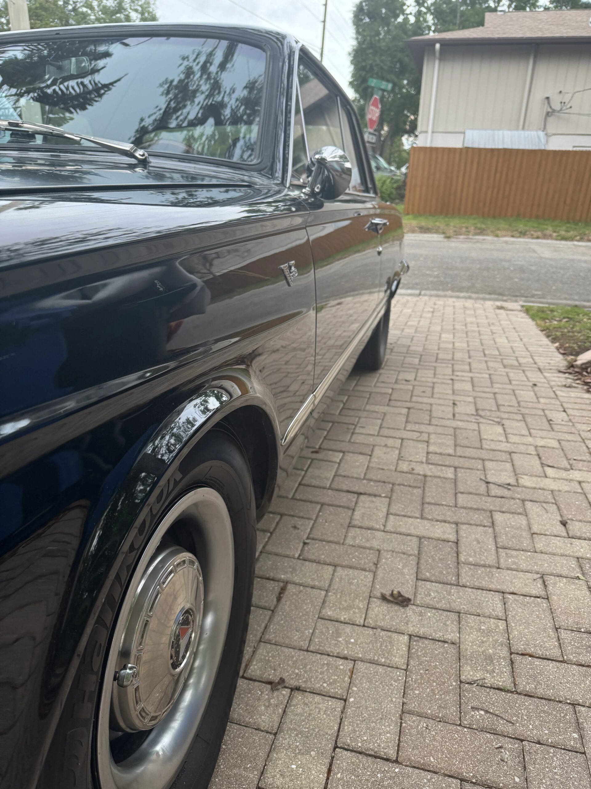 Plymouth-Valiant-coupe-1964-Black-Red-1