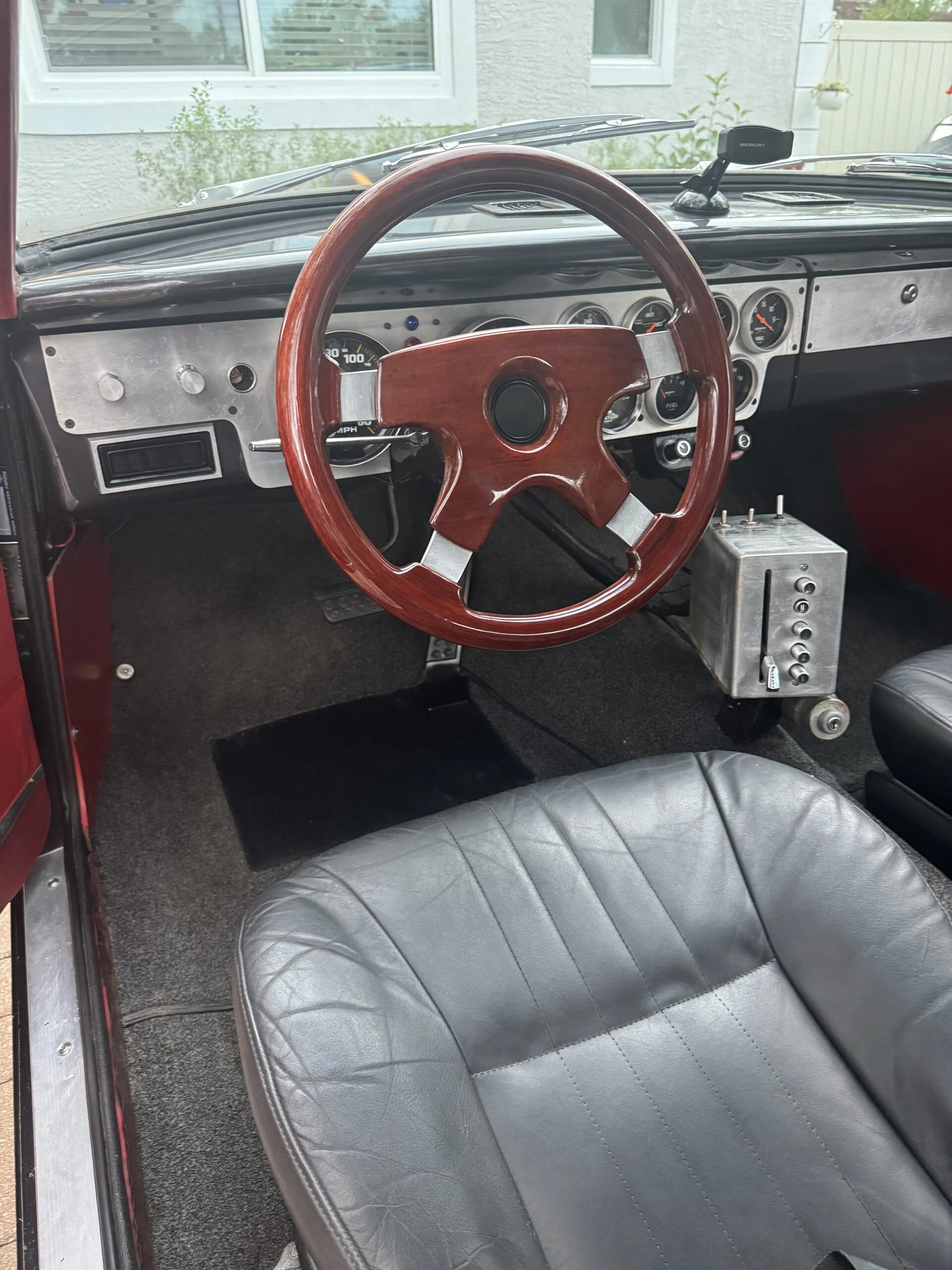 Plymouth-Valiant-coupe-1964-Black-Red-7