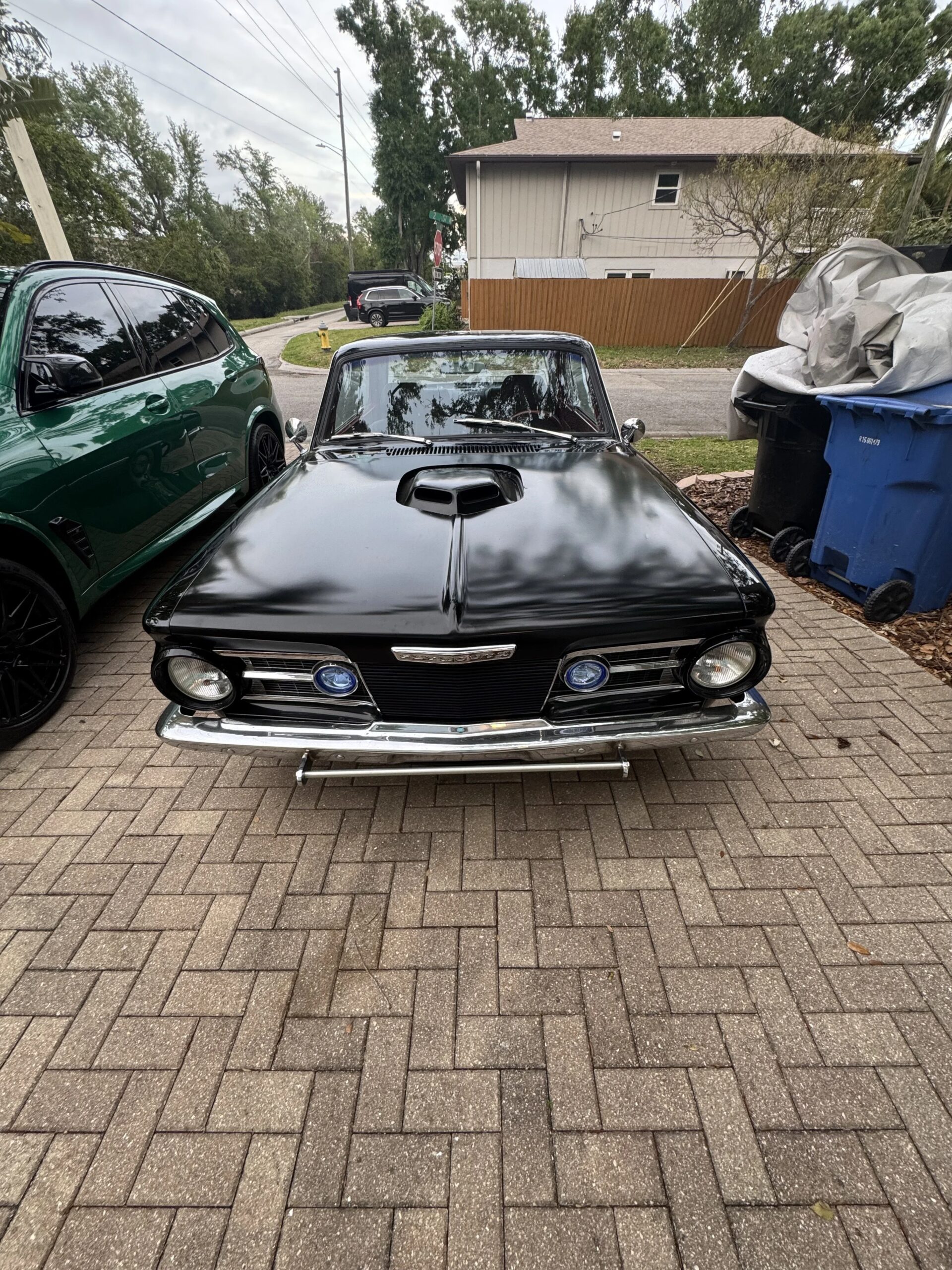 Plymouth-Valiant-coupe-1964-Black-Red