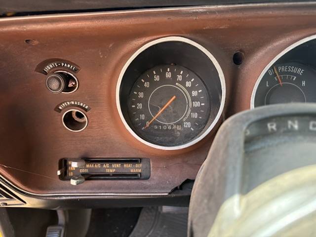 Plymouth-barracuda-1965-brown-7