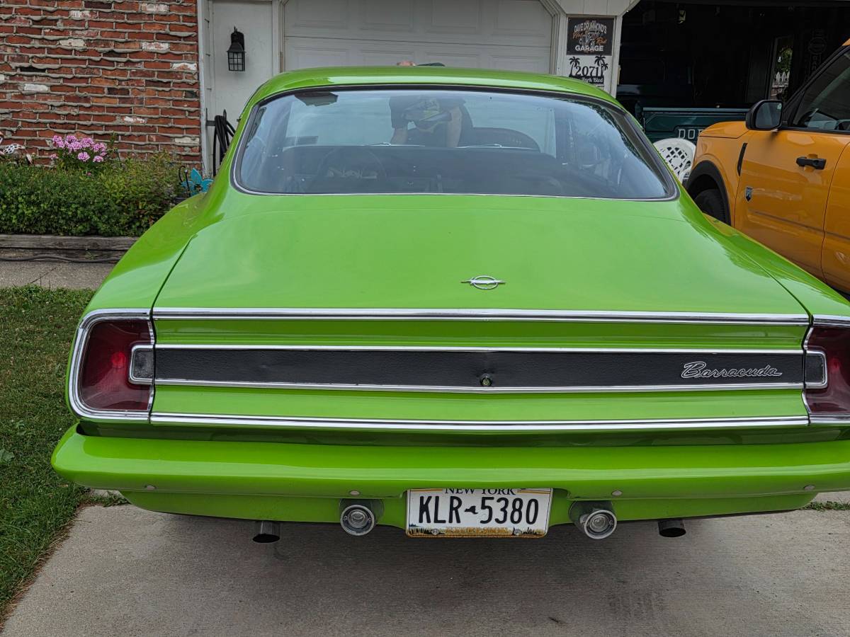 Plymouth-barracuda-1967-green-2