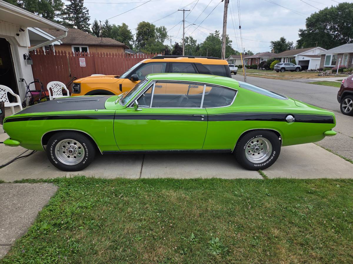 Plymouth-barracuda-1967-green-3