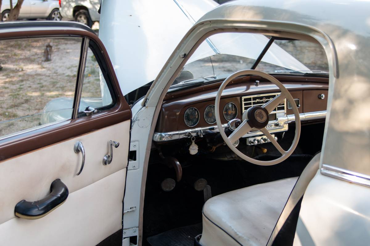 Plymouth-business-coupe-deluxe-1950-white-9