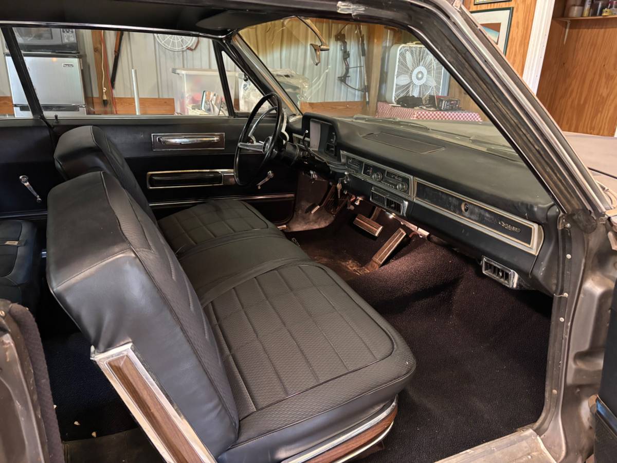 Plymouth-fury-1966-grey-2