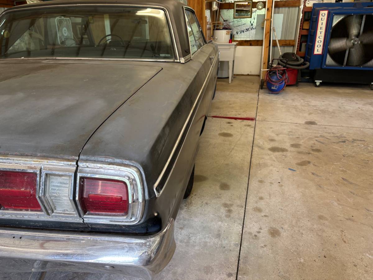 Plymouth-fury-1966-grey-5